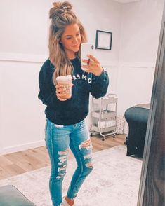 Jeggings Outfit Work Casual, Saturday Outfit Casual Weekend Wear Fall, Cute Sweatshirt Outfit, Trendy Sweatshirt Outfit, Lazy Saturday Outfit, Cute Comfy Outfits For Fall, Comfy Weekend Outfit, Sunday Casual Outfit, Casual Sweatshirt Outfit