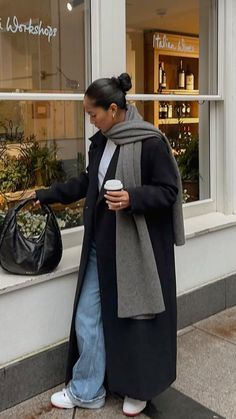 Winter Coats Women Aesthetic, Winter Outfits With Trench Coats, Autumn Casual Work Outfits, Paris In The Winter Aesthetic, Coat Outfit Black, Sweatshirt Trench Coat Outfit, Autumn 24 Outfits, Italian Fashion Women Winter, Styling Coats Outfit Ideas