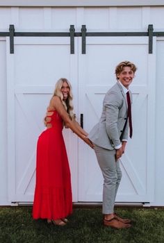 Couples Prom Outfits, Hoco Poses With Date, Prom Picture Poses For Couples, Funny Prom