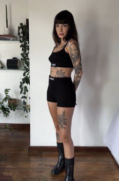 Goth Athletic Wear, Alt Workout Outfits, Goth Clean Girl Aesthetic, Goth Sportswear, Alternative Activewear, Clean Goth Aesthetic, Gym Goth, Clean Goth