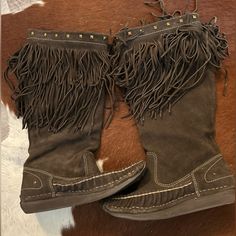 Vintage Roper Suede Fringe Moccasin Boot. Under The Knee. Purchased New At A Saddle Shop That Ultimately Went Out Of Business. Never Worn, However Kept Loose In A Closet Without The Box. Size 8 Casual Leather Fringe Boots, Bohemian Brown Moccasins For Fall, Brown Bohemian Moccasins For Fall, Casual Leather Moccasins With Fringe, Casual Brown Fringe Boots, Casual Brown Boots With Fringe, Brown Suede Moccasins With Fringe, Casual Suede Moccasins With Fringe, Bohemian Suede Slip-on Boots