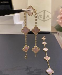 Pink Outfit With Gold Jewelry, Simple Elegant Jewelry, Van Cleef And Arpels Jewelry, Girly Accessories, Jewelry Fashion Trends