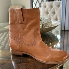 The Timeless Round Toe Boot Is A Classic Bootie That Is A Must-Have In Any Wardrobe. With Frye's Quality Craftsmanship, These Boots Are Perfect For Both The Office And A Night On The Town. They Offer A Versatile And Stylish Option That Can Be Dressed Up Or Down, Making Them A Versatile Choice For Any Occasion. Make Me An Offer! Purple Cowboy Boots, Frye Harness Boots, Womens Riding Boots, Tall Riding Boots, Harness Boots, Frye Boots, Rounded Toe Boots, Black Leather Ankle Boots, Leather Riding Boots