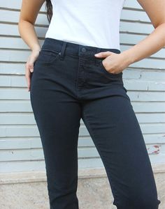 314 Levis Shaping Straight jeans in black. Mid rise. Zipper fly. Front and back pockets. Slim straight leg. 30" Waist EU 40 / UK 12 Actual measurements - 30"(76cm) waist - 36"(91cm) hips - 30"(76cm) inner leg - 10"(25cm). Composition - 62% Cotton, 28% Viscose, 8% Polyester, 2% Elastane Condition - Excellent. Handpicked, repaired and ready to wear. This is an original vintage item, not new and minor signs of wear & age are expected, we will highlight any major flaws. Model is a UK 6/8 and is 5'7" Best Jeans For Women, Vintage Mom Jeans, Vintage Mom, Jeans Levis, Jumpsuit Skirt, Sleeveless Jacket, Lee Jeans, Jeans For Women, Womens Jeans