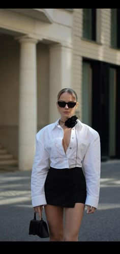 Choker Outfit, Stylish Street Style, Parisian Look, Model Outfit, Dressy Outfits, Looks Style, Street Style Outfit, Black Skirt