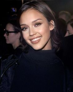 90s, soft glam, 90s makeup, 90s hair, 90s outfits, brown makeup, nude lipstick, 90s vibes, throwback, 2000s, 2000s aesthetic, 90s aesthetic, jessica alba, brown eyeshadow, makeup for brown eyes, natural makeup, everyday makeup, soft makeup, soft grunge makeup #makeup #softglam #90s #90shairstyles #90sgrunge #browneyemakeup #naturalmakeupideas #style #summerstyle #summermakeuplooks #makeupaddict #beautyblog #beautybloggers Light 90s Makeup, 90s Womens Makeup, 90s Inspo Makeup, Jessica Alba Makeup Looks, 90s Makeup Brown Eyes, 90s Makeup Natural, 90s Celebrity Makeup, Bronze Latina Makeup, 2000s Model Makeup