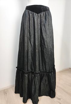 Long 70s vintage skirt by Hoffner. In real is Black nit Grey loke on pictures....amazing ornaments.  Measurement taken flat and doubled. Waist 84cm Lenght 111 cm. Black Long Skirt, Elegant Goth, Gothic Boho, Vintage Rock, 70s Vintage, Womens Skirts, Vintage Skirt, Dream Dress, Long Skirt