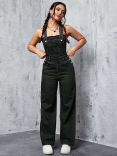 Black Casual Collar Sleeveless Denim Plain Overall Embellished Non-Stretch  Women Clothing Black Overalls Outfit, Style Salopette, Dungaree Outfit, Womens Denim Overalls, Overall Outfit, Overalls Outfit, Jumper Outfit, Denim Skirt Outfits, Black Overalls