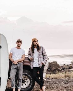 Mens Summer Hats, Skater Outfits, Surfer Style, Guys Clothing Styles, Surf Style, Mens Fashion Summer, Long Hair Styles Men, Beard Styles, Summer Hats