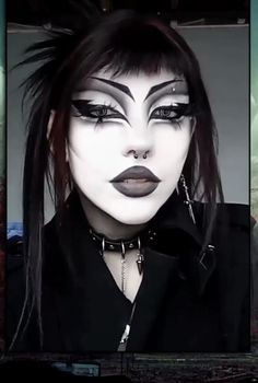 Heavy Metal Makeup Looks, Heavy Metal Makeup, White Face Makeup, Eyeliner Inspiration, Maquillage Goth, Goth Makeup Looks, Edgy Makeup Looks, Goth Eye Makeup, Goth Doll