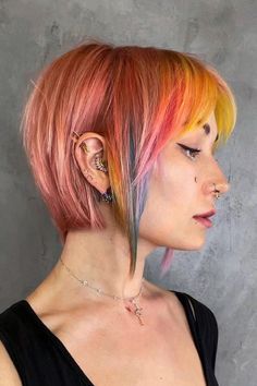 Short Hair Bold Color Ideas, Peach Short Hair, Pixie Hair Color Ideas Funky Hairstyles, Alt Hair Styles, Alt Hairstyles, Alt Hair, Rainbow Fringe, Mom Hair, Stylish Hairstyles