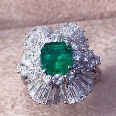 Vintage Cluster Ring, Estate Engagement Ring, Bijoux Art Deco, Emerald Ring Engagement Diamond, Antique Engagement Rings Vintage, Platinum Diamond Rings, Antique Engagement Rings, Emerald Engagement Ring, Emerald Jewelry