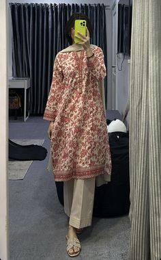 Pakistani Cotton Suits Summer, Kameez Ideas, Pakistani Wedding Hairstyles, Desi Casual, Ootd College, Pakistan Aesthetic, Pakistani Cotton Suits, Summer Kurti, Mayon Dresses