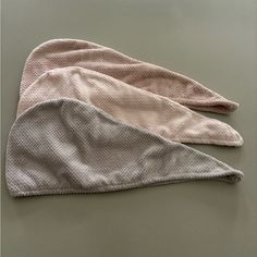 Set Of Three Turbine Style Quick Dry Hair Towels In Lavender Tones Button Fasteners, Quality Textured Material Received As A Gift And Not The Style I Use Add A Pop Of Color To Your Shower Routine! Hair Towels, Minnie Mouse Pink, Hair Towel, Tie Front Cardigan, Shower Routine, Purple Fashion, Dry Hair, Red Sweaters, Towel Set