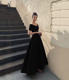 Simple Prom Dress Long Sleeve, Black Classy Dress Prom, Dark Gown Dress, Beautiful Black Dresses Classy, Violin Recital Dress, Off Shoulder Long Dress Formal, Velvet Black Dress Long, Black Opera Dress, Classy Prom Dresses With Sleeves