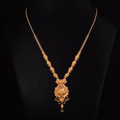 Vummidi Bangaru Jewellers, Ad Earrings, Gold Jewels Design, Gold Jewelry Outfits, Antique Gold Jewelry Indian, Modern Gold Jewelry, Gold Jewelry Simple Necklace, Gold Mangalsutra Designs, Gold Necklace Indian Bridal Jewelry