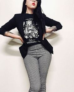 Look Rock Chic, Mode Rockabilly, Dr Martens Outfit, Gothic Mode, Look Grunge, Goth Outfit