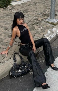 Crop Pullover, Early 2000s Fashion, Black Halter Top, Backless Top, Y2k Outfits, Black Halter, Halter Tops, Style Noir, Mode Inspo