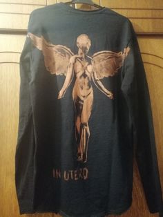 Bleach Painting Sweatshirt, Bleached Tshirt Ideas Grunge, In Utero Shirt, Bleach Shirt Design, Diy Clothes Bleach, Bleached Clothes, Bleach Painting, Nirvana In Utero, Vintage Nirvana