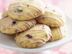 White chocolate and cranberry shortbreads | Women's Weekly Food Christmas Trifle Recipes, Best Shortbread, Cranberry Shortbread, Best White Chocolate, Cranberry White Chocolate, Christmas Trifle, Spiced Almonds, Chocolate Shortbread, Chocolate Cranberry