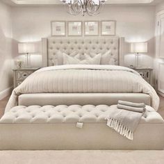 Bedroom Inspo Luxury, Luxbedroom Ideas, Modern Cosy Bedrooms, Grey Bedrooms Luxury, Bedroom Goals Luxury, Neutral Bedroom Design Ideas, Luxurious White Bedroom, Neutral Chic Bedroom, Cosy Master Bedrooms Decor