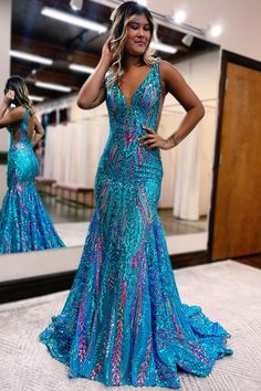 Homecoming Dresses Bodycon, Prom 2025, Bodycon Dress Homecoming, Prom Dresses Sparkly, Sequined Fabric, Prom Dress Inspo, Sparkly Prom Dresses, Marine Uniform, Stunning Prom Dresses