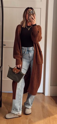 Black Silky Button Up Outfit, Chic Everyday Outfits Winter, Causal Church Outfit For Winter, Comfy But Dressy Outfits, Fall Outfits Millenial, Boho Cozy Outfit, Form Fitting Outfits Casual, Casual Nanny Outfit, Edgy Work From Home Outfits