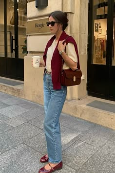 Transitional Outfits Winter To Spring, Mary Janes Styled, Cold Spring Outfits, Preppy Casual Outfits, Cold Spring Outfit, Spring Office Outfits, Flowy Fashion, Kibbe Soft Classic, Simple Street Style