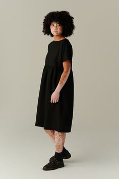 "This garment is oversized. Before placing an order, check the approximate measurements of the finished garment given below. FREE CUSTOMIZATION Important: We can make the garment longer by adding 15cm | 6″ free of charge Possible changes: Add pockets Lengthen | shorten the garment Lengthen | shorten the sleeves Change the color to one that is not listed but is available on the color palette. The above alterations make the item non-returnable and non-refundable. The model is 5'11\" (180cm) tall with a 94cm/37\" bust, 72cm/28.3\" waist, 99cm/39\" hips, and she is wearing an XS. XS Length ± 109cm | 42.9\" Bust ± 106cm | 41.7\" Sleeve length from HPS ± 30cm | 11.8\" Sleeve width ± 40cm | 15.7\" Hem width ± 149cm | 58.6\" Shoulder to seam  ± 37cm | 14.6\" S-M Length ± 111cm | 43.7\" Bust ± 114c Wide Linen Pants, Simple Linen Dress, Relaxed Cotton T-shirt Dress, Relaxed Fit V-neck Linen Dress, Everyday Dresses Casual, Linen Culottes, Black Knee-length Lagenlook Dress, Dress Everyday, Dress Minimal