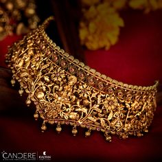 Kalyan Jewellers, Temple Jewelry Necklace, Gold Temple Jewellery, Gold Jewelry Outfits, Antique Gold Jewelry Indian, Indian Bridal Jewelry Sets