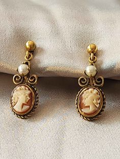 Beautiful vintage cameo earrings made by Van Dell. Marked 1/20 12k gf. Vintage Cabochon Dangle Earrings, Victorian Cameo Earrings Collectible, Victorian Cameo Yellow Gold Earrings, Gift Cameo Drop Earrings Jewelry, Cameo Drop Earrings Jewelry Gift, Cameo Drop Earrings As Gift, Vintage Cameo Round Earrings, Vintage Cameo Earrings For Formal Occasions, Gold Cameo Earrings For Collectors