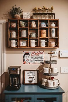 Coffee Nook, Home Coffee Bar, Coffee Bar Home, Casa Vintage, Coffee Corner, Coffee Station, Bar Ideas