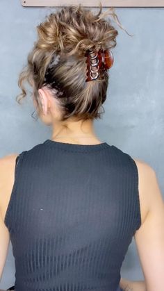 A quick and easy up do for our curlies with shorter hair 🌸 Using a small claw clip ✨ | Instagram Best Hair Styles For Curly Hair, Shoulder Length Up Dos Easy Updo, Curly Hair Updo With Claw Clip, Messy Buns For Layered Hair, Messy Bun For Medium Length Curly Hair, Cute Work Hairstyles Easy Updo Curly Hair, Visor Hairstyles For Work Updo, Shoulder Length Curly Hair Updo Easy, Claw Clip Styles For Curly Hair