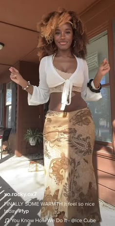 Fit tiktok outfit hair skirt outside pretty Outfits Earthy, Unusual People, Wearing Jewelry, Stay Young