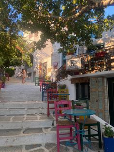 colorful tables and chairs are lined up on the steps