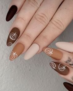 The clean, matte, minimalist fall pumpkin nails are serving the simplest of looks with an ombre arrangement that really makes a statement! Trending Nails, Fall Nail Trends, Fall Nail Art Designs, Her Nails, Nails Fashion, Thanksgiving Nails