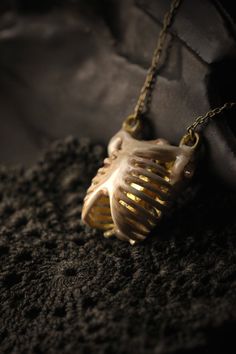 ** Unique Human Rib Cage Charm Necklace / Hand - Painting Version- Original Design and Made by Defy ** Another cool item in our Human Anatomy collection. The pendant is made of brass material with gold-plated chain. The skull has nice handmade details in color hand paint tones. Product info ; - The Human Rib Cage Dimensions are : approx. 2.7 x 2.9 x 1.2 cm. - Necklace chain length : please choose our length options - Material : brass (nickel free) - Claw Clasp **Shipping to World Wide** - Please Bronze Jewelry With Unique Design For Gift, Gothic Metal Body Jewelry For Gifts, Handmade Gothic Gold Jewelry, Bronze Gothic Jewelry For Gift, Gothic Brass Jewelry Gift, Ribcage Jewelry, Unique Jewellery, Gothic Gold Heart Jewelry, Heart Rib Cage Necklace