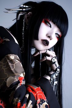 Japanese Sfx Manga, Japanese Witch Art, Geisha Poses Reference, Goth Japanese Makeup, Oni Mask Female, Japanese Witch Aesthetic, Asian Pose Reference, Japanese Reaper, Geisha Makeup Halloween