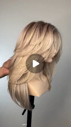 Feathered Haircut, Volume Haircut, Volume Mousse, Feathered Hair Cut, Blonde Layered Hair, Outfit Botas, Butterfly Haircut, Layered Haircuts With Bangs, Diy Haircut