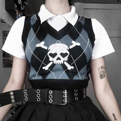 Grunge Aesthetic Outfits | Skull Sweater Vest Moda Grunge, Argyle Vest, Mode Inspo, Skull Print