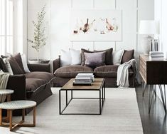 29 Stunning Brown Couch Living Room Ideas to Elevate Your Space - Evinco Design Brown Velvet Sofas, Sofas Facing Each Other, Brown Leather Couches, Couch Decor Ideas, Brown Couches, Brown Couch Decor, Rec Room Ideas, Provincial Home Living