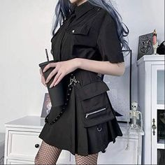 High waist with lace up decorative, above the knee length, aline style pleated flared hem. Classic plaid pattern fabric, suitable for spring/summer/fall. Punk Skirt, Chain Skirt, Gothic Skirt, Harajuku Punk, Pocket Chain, Rok Mini, Gothic Rock, Big Pocket, Harajuku Streetwear