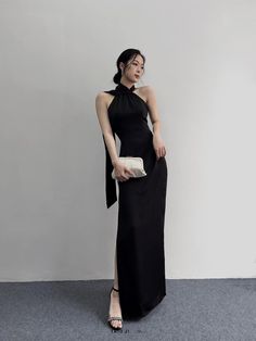 One Piece Gaun Dress, Dress Inspiration Elegant, Aesthetic Evening Gown, Korean Formal Dress Classy, Long Black Dress Formal Classy, Simple Elegant Dresses Classy Chic Formal, Black Dress Korean Style Formal, Classy Black Dress Formal, Elegant Black Dress Aesthetic