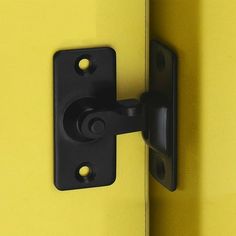 a black handle on a yellow door