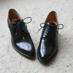 Oxford Shoes With Dress, Black Oxford Shoes, Insole Design, Italian Leather Shoes, Black Oxfords, Oxford Heels, Italian Shoes, Unique Shoes, Women Oxford Shoes