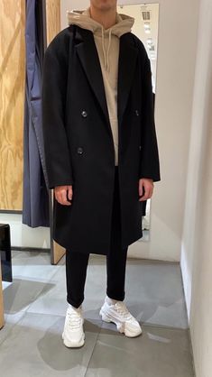 Korean Winter Outfit Men, Black And White Outfit Ideas Men, Black Coat Outfit Men, Korean Men Outfits, Chic Mens Fashion, Outfits Ideas Korean, Winter Outfits Aesthetic Korean, Korean Black Outfit, Outfits Aesthetic Korean