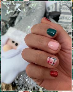 Christmas Nails Short - Understand how smart consumers are really facing without drowning in all the products available. Click and find out NOW! Christmas Nails Short, Christmas Gel Nails, Get Nails, Dipped Nails, Xmas Nails, Manicure Y Pedicure, Nails Short, Fancy Nails