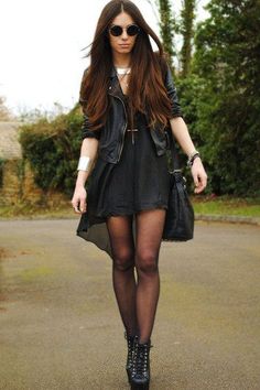 Tough Girl Style, Rocker Chic Outfits, Stile Hippie Chic, Rocker Chic Outfit, Stil Rock, Wander Outfit, Lydia Millen, Rocker Chic Style, Sheer Black Tights