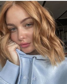 Stawberryblonde Hair, Copper Toned Blonde Hair, Fair Skin Freckles Hair Color, Shoulder Length Hair Strawberry Blonde, Strawberry Blonde Shoulder Length Hair, Ash Strawberry Blonde, Strawberry Blonde Hair Balayage, Honey Copper Hair, Short Strawberry Blonde Hair