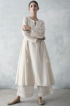 Nikkah Dress, Good Earth, Pakistani Dresses Casual, Salwar Kamiz, White Suit, Dress With Sleeves, Kurta Designs Women